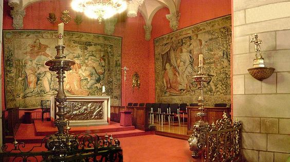 Generalitat Chapel showing frontal